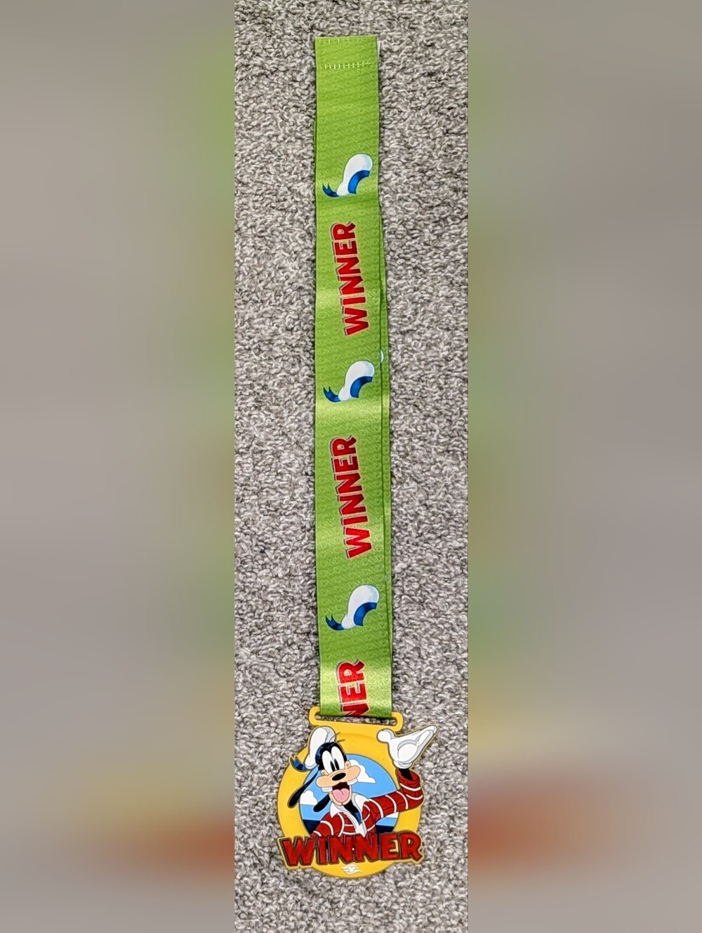 New, Disney Cruise Line, Goofy Winner Medallion On A Green Winner Lanyard